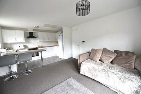 2 bedroom Flat in Flat 26, Leeds - Photo 2