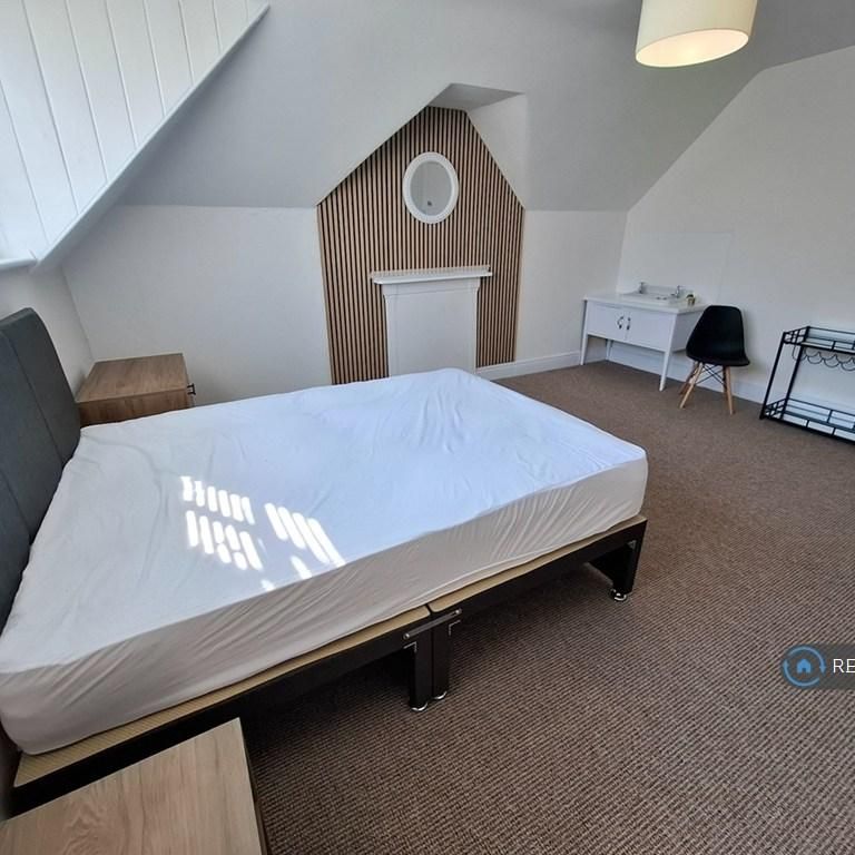 1 bedroom in a flat share to rent - Photo 1