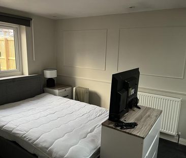 Stylish ground floor ensuite room. - Photo 2
