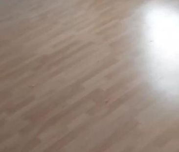 Viel Platz, 3 Wohnungen, über 350 m2 für nur 300.- pro Monat. - Foto 1