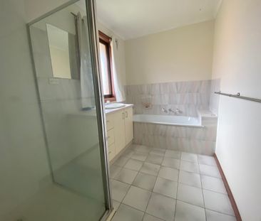 REFRESHED THREE BEDROOM TOWNHOUSE - Photo 3