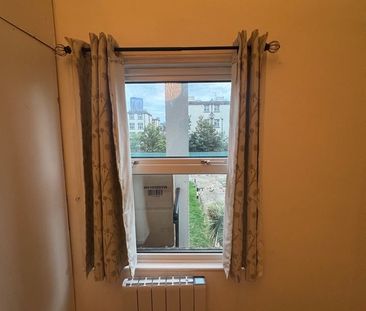 Room in a Shared Flat, Elmwood Road, CR0 - Photo 4