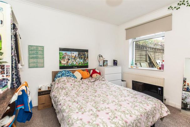 3 bedroom flat to rent - Photo 1