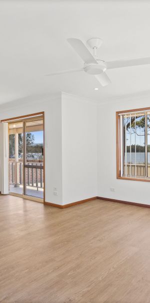 Well Presented Three Bedroom Villa with Lake Views - Photo 1