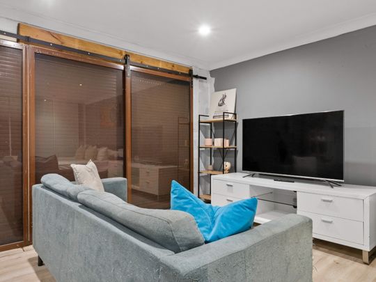 Petersham - Photo 1