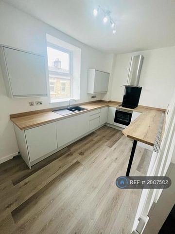 4 bedroom terraced house to rent - Photo 4