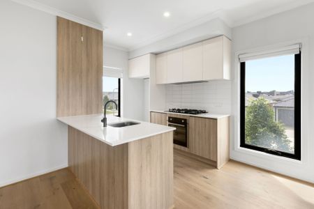 Modern 4 Bedroom Townhouse - Photo 4