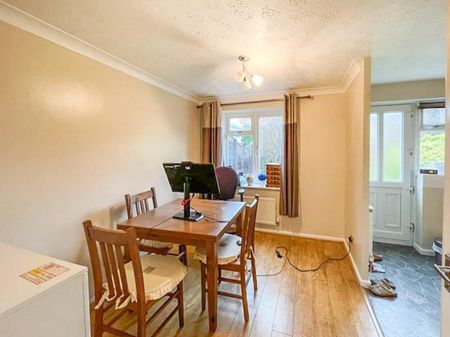 3 bed Semi-Detached House for Rent - Photo 3