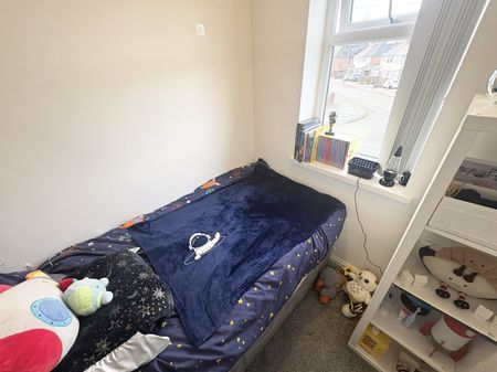 4 bedroom semi-detached house to rent - Photo 5