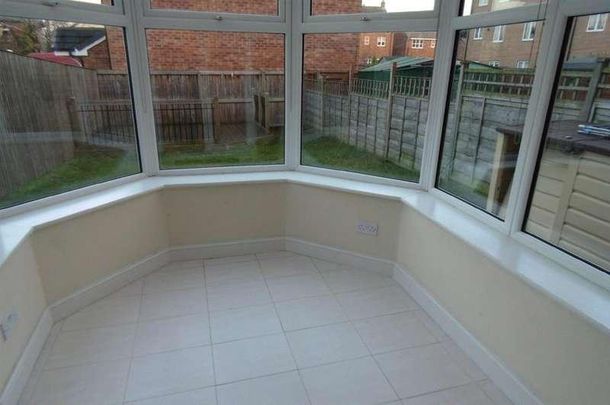 Royal Troon Drive, Wakefield, WF1 - Photo 1