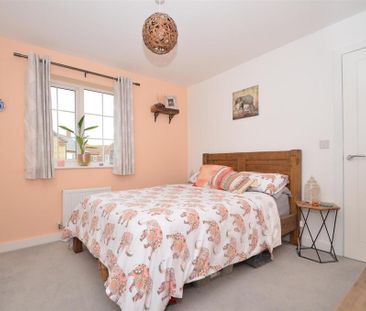 3 bedroom end of terrace house to rent - Photo 2