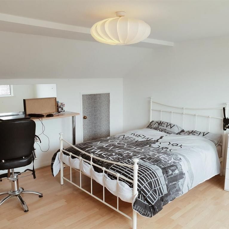4 bedroom terraced house to rent - Photo 1