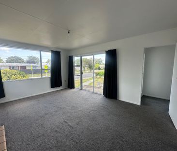 WALTON WAY, FLAXMERE, HASTINGS - Photo 2