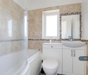 2 bedroom end of terrace house to rent - Photo 1