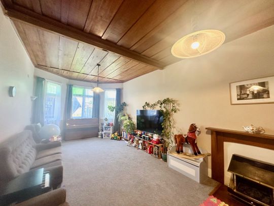 Family living on Forest Lake - Photo 1