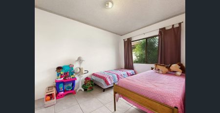 Beachside Bliss: Modern 2-Bedroom Unit in the Heart of Palm Beach - Photo 2