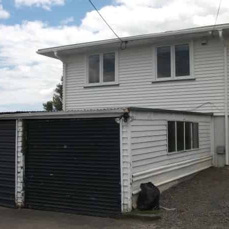 LARGE FAMILY HOME - Photo 1
