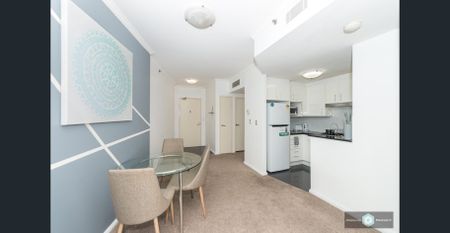 Desirable 1 Bedroom Apartment, Prime Sydney CBD Location - Photo 2