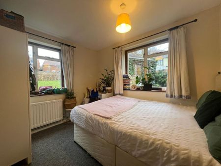 4 bedroom semi-detached house to rent - Photo 5