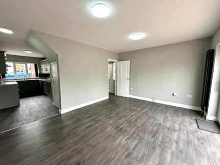 3 bedroom detached house to rent - Photo 2