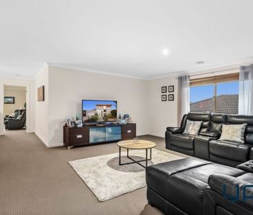 Luxury Family Entertainer with Pool & Multiple Living Zones !! - Photo 2