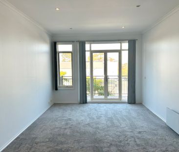 Freshly painted & Spacious 1-Bedroom Apartment with Study Nook & La... - Photo 2