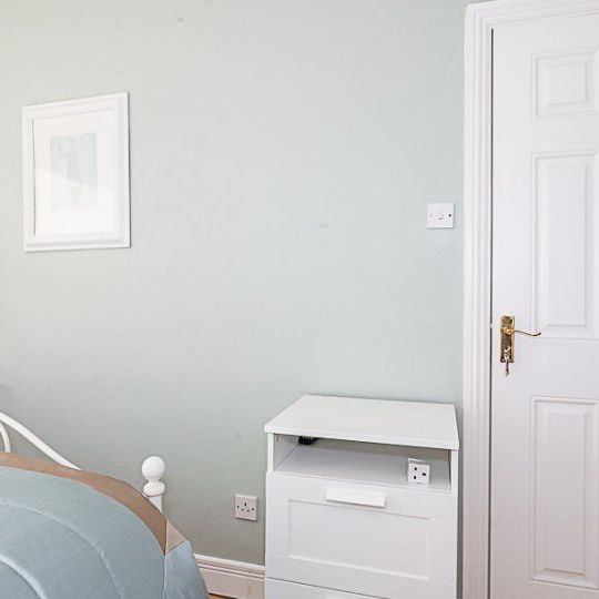 Room for rent in 4-bedroom house in Knocklyon - Photo 1