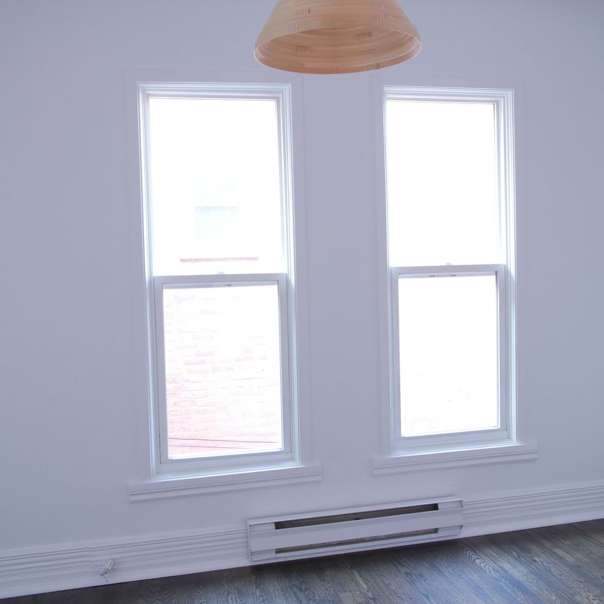 For Lease - 10 Earnbridge Street Unit# Upper, Toronto, Ontario - Photo 1