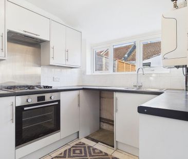 3 bedroom terraced house to rent - Photo 6
