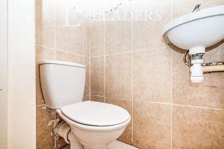 1 bedroom flat to rent Westcourt Road - Photo 5
