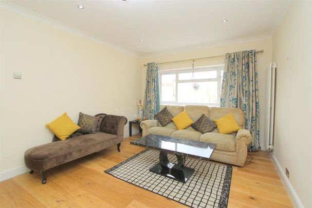 3 bedroom semi-detached bungalow to rent - Photo 1