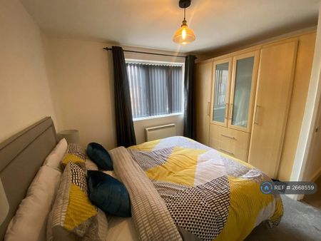 2 bedroom flat to rent - Photo 4