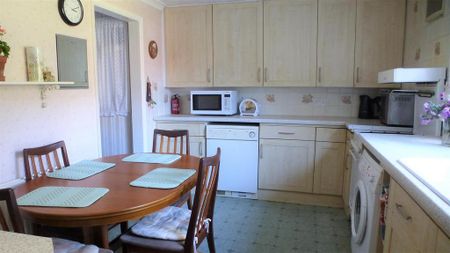 3 bedroom semi-detached house to rent - Photo 3