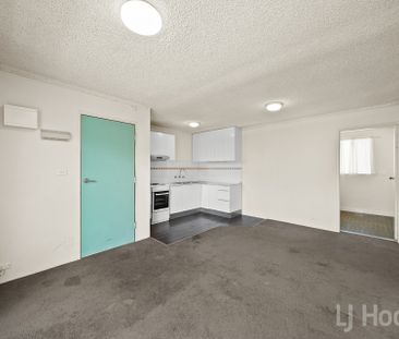 Riverside Living in Queanbeyan East - Renovated 2 Bedroom Unit - Photo 3