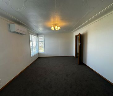 Beautiful in Belleknowes! - Photo 2