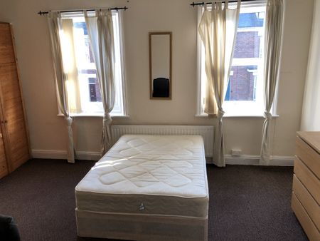 4 Bedroom House, Falmouth Road, Heaton Park - Photo 5