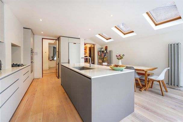 6 bedroom end of terrace house to rent - Photo 1