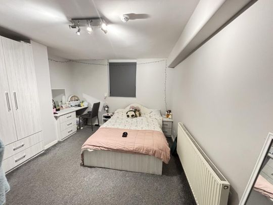 Flat 4 68 Victoria Road, Leeds, LS6 1DL - Photo 1