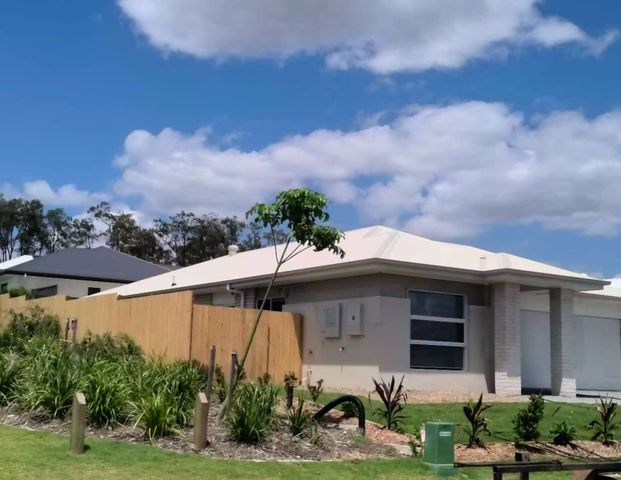 $400 PER ROOM PER WEEK - Photo 1