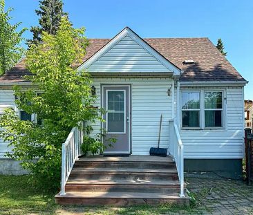 4 Bedrooms 2 Bathroom Single House in McKernan | 11332 73 Avenue Northwest, Edmonton - Photo 1