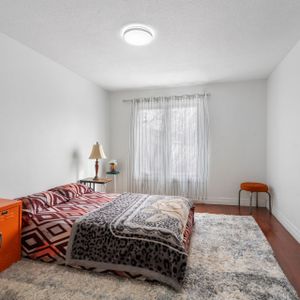 For Lease - 127 Fanshawe Drive, Brampton, Ontario - Photo 2