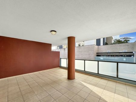 One Bedroom Apartment in the Heart of Burwood! - Photo 3