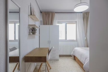 Plaça de Bisbe Benlloch, Torrent, Valencian Community 46900 - Photo 3