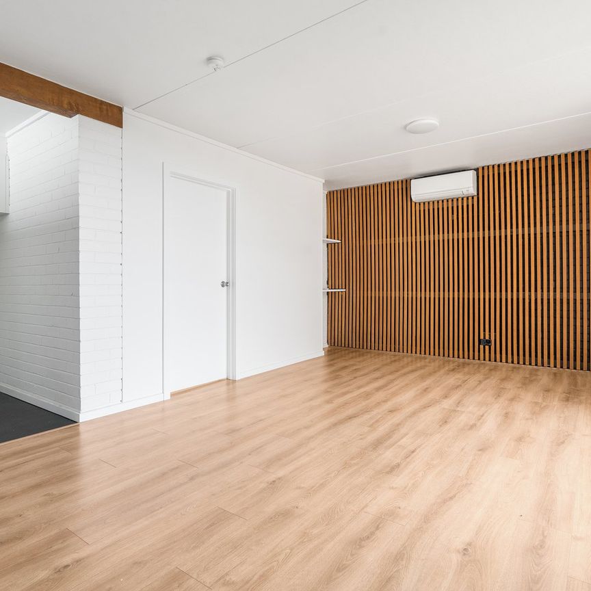 Stylish, Newly Updated Apartment Close to the Heart of Geelong - Photo 1