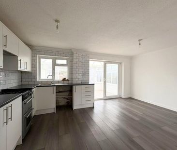 3 bedroom semi-detached house to rent - Photo 5