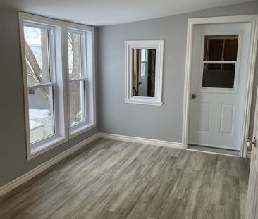 Super 4 1/2 haut d'un duplex fraichement rénové, Shawinigan-Sud - Photo 3