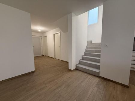 4 WONDERFUL NEW VILLAS IN BOUVERET TERRACE AND GARDEN 1ST RENT FREE - Photo 5