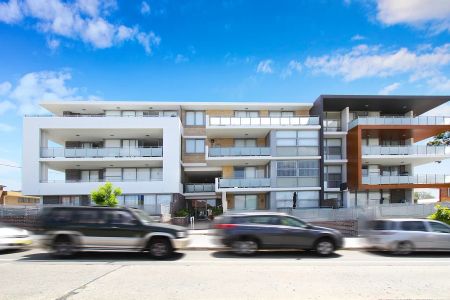 TOP FLOOR TWO BEDROOM APARTMENT IN BELMORE ! - Photo 2