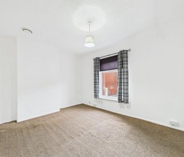 2 bedroom end of terrace house to rent - Photo 5