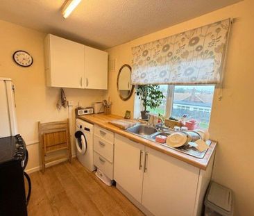 3 bedroom flat to rent - Photo 2